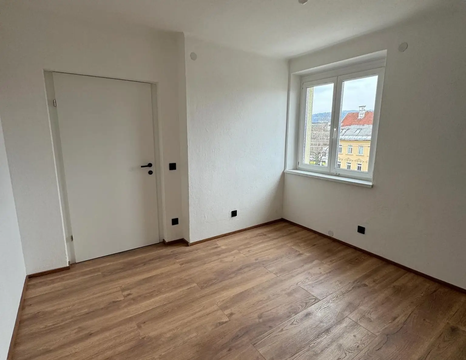 Dachgeschoss I Kernsaniert I inkl. neuer Küche (Provisionsfrei)