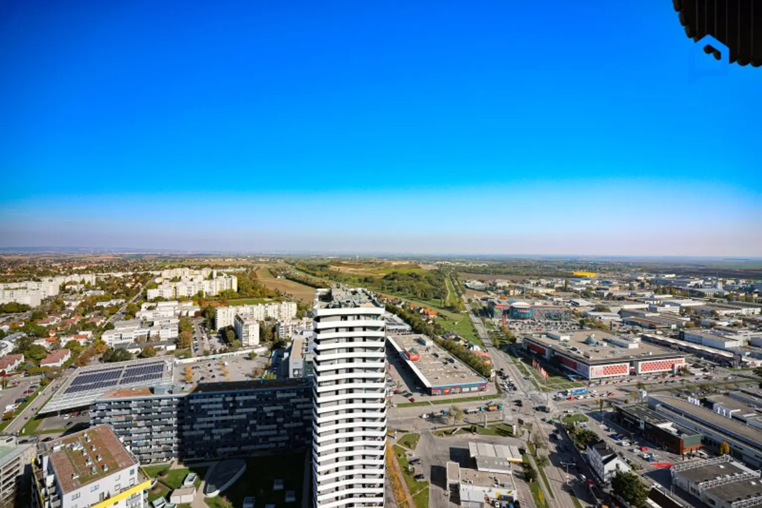 * CITY GATE TOWER * Weitblick über Wien * helle 3 Zimmer * große Loggia* Balkon* Top Küche* Klimaanlage *