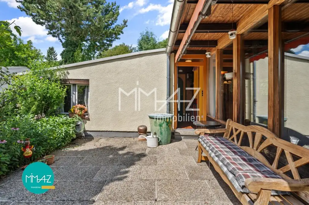 KLEINOD BEIM ROTEN BERG • Stilvoller Bungalow mit Eigengarten • 7 Zimmer • 2 Terrassen • Flexible Nutzung • Zeitloser Wohnkomfort