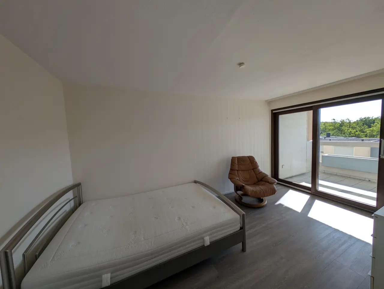 Geräumige 4,5 Zimmerwohnung mit 2 Balkonen und Tiefgaragenplatz auf der Diezenhalde - Foto 5