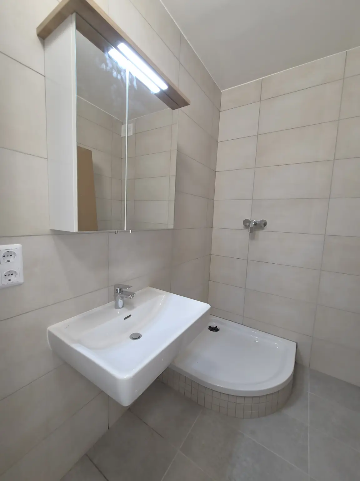 Sanierte zwei Zimmerwohnung mit neuer Küche zu vermieten!