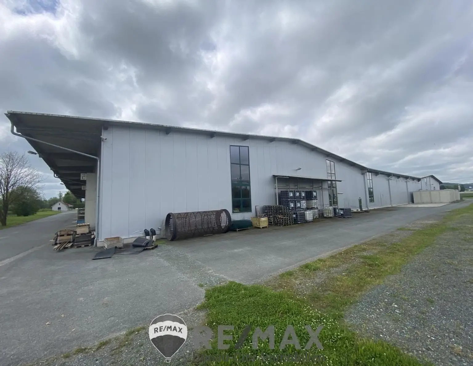 "2.500m² Halle für Industrie und Gewerbe"