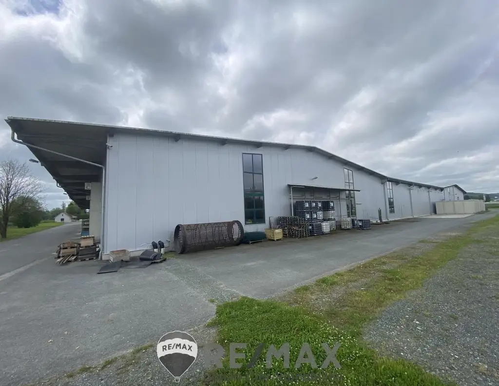 "2.500m² Halle für Industrie und Gewerbe"