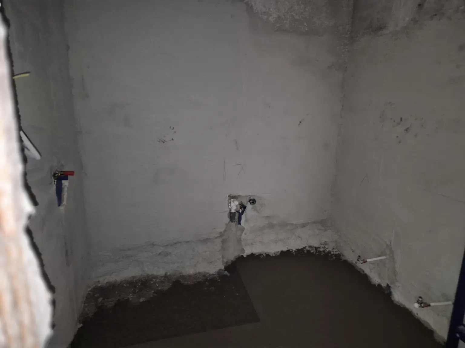Badezimmer Rohzustand Juni