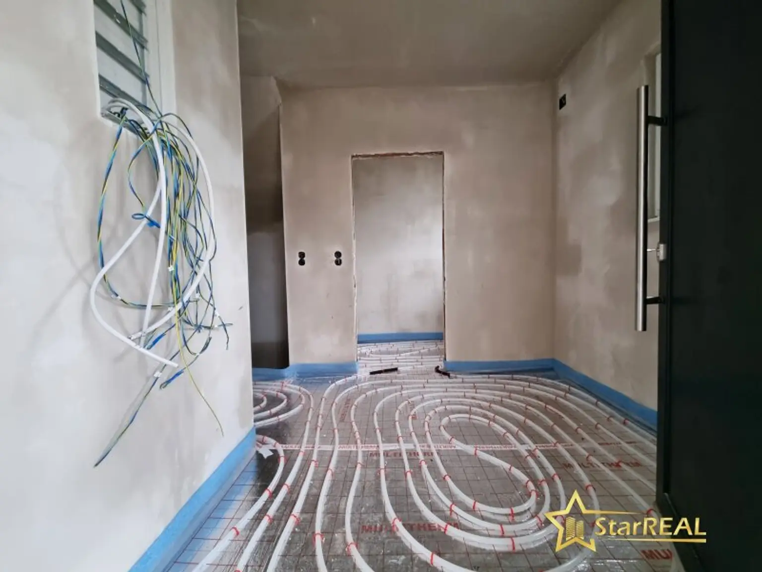 KURZ VOR FERTIGSTELLUNG! 208 m² NFL! 5-ZIMMER, KELLER, BALKON, TERRASSE, CARPORT UND GROSSER GARTEN. ZIEGELQUALITÄT MIT UNVERBAUBAREM GRÜNBLICK.