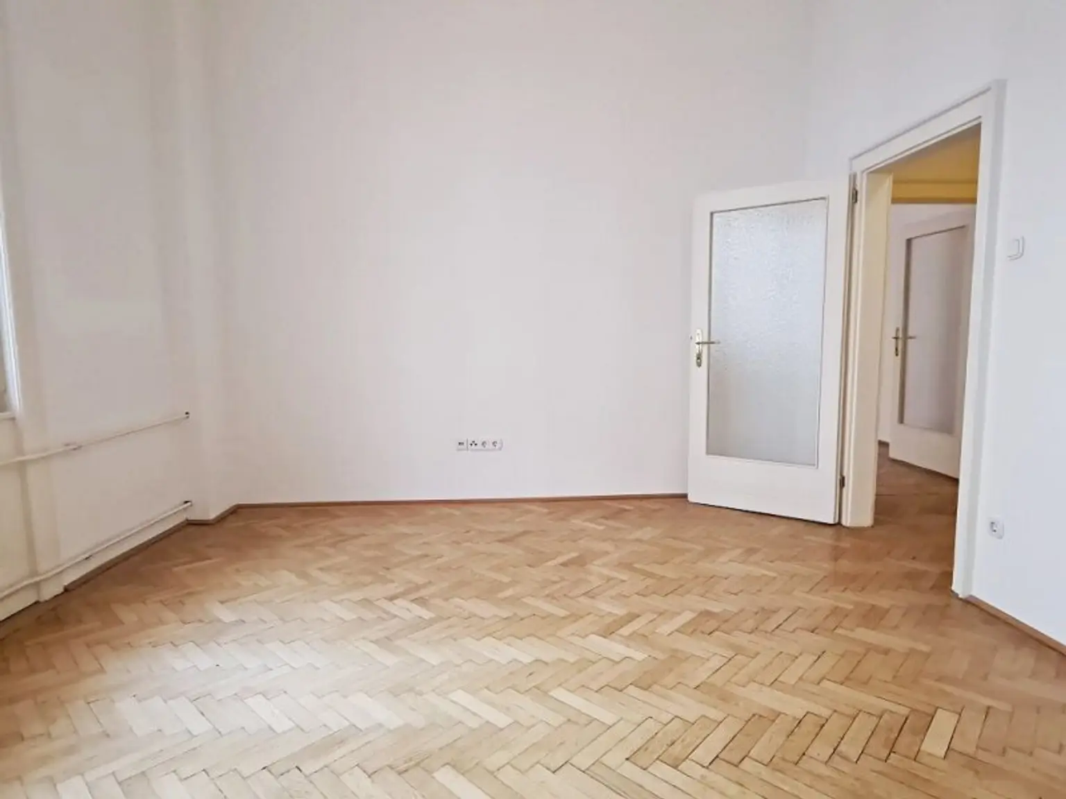 MÖLLWALDPLATZ, gepflegte 59 m2 Altbau, Wohnküche, 1 Zimmer, Duschbad, Parketten, Flügeltüren, U1-Nähe