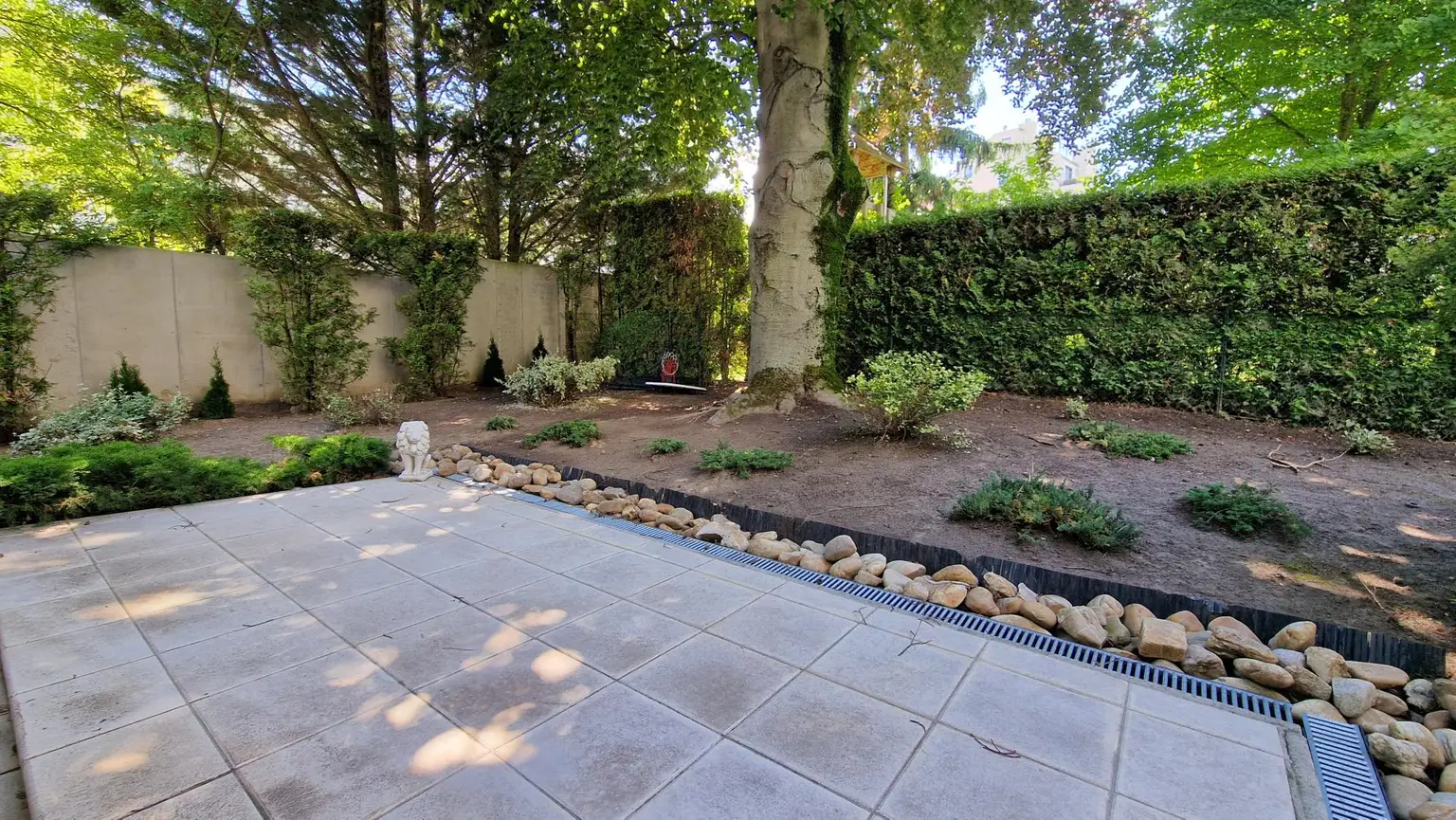 Stilvolle Gartenwohnung für gehobene Ansprüche - 4 Schlafzimmer, 4 Bäder!