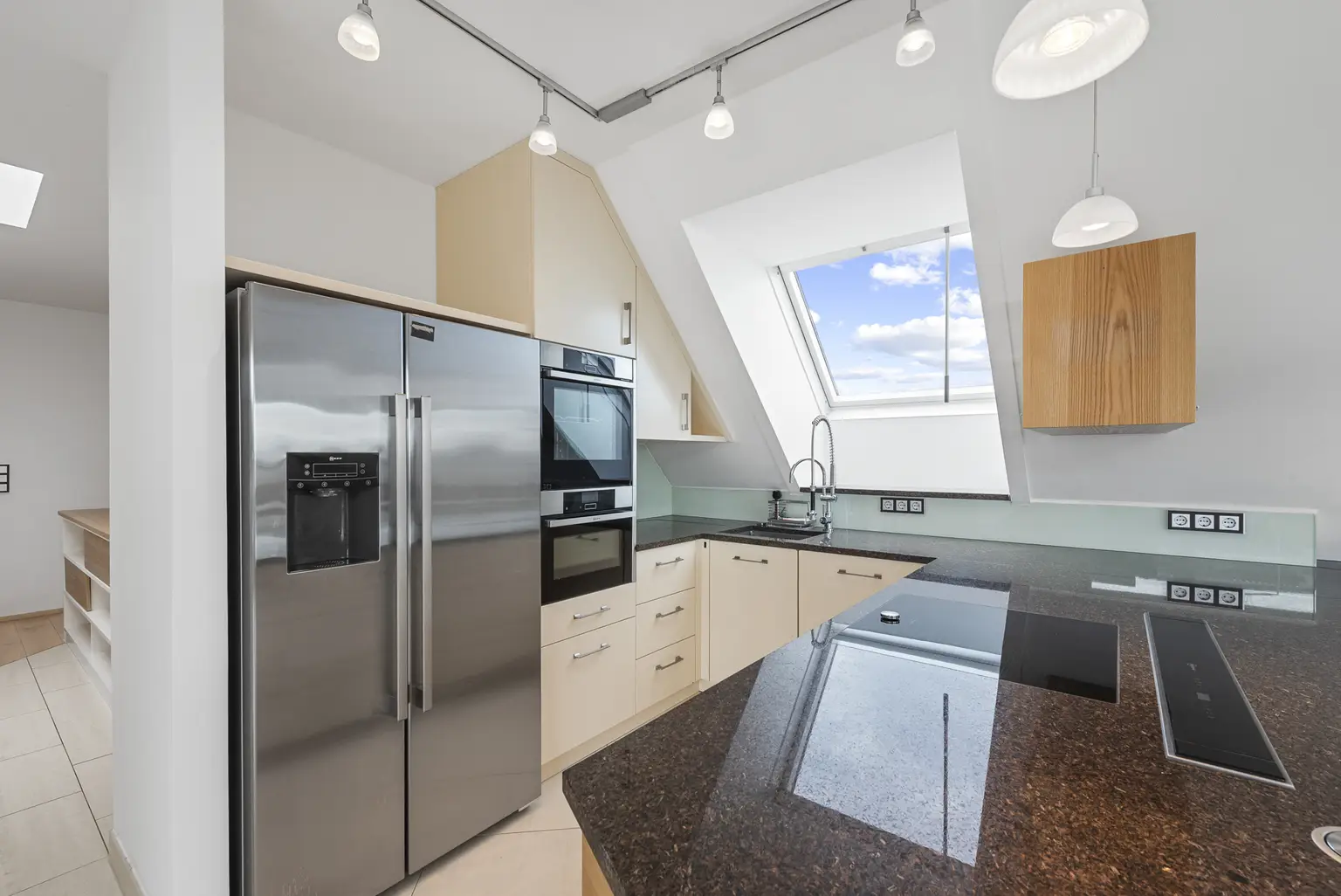 Großzügiges Maisonette-Penthouse zur Miete – mit Dachterrasse, Sauna und Whirlpool in Brunn am Gebirge