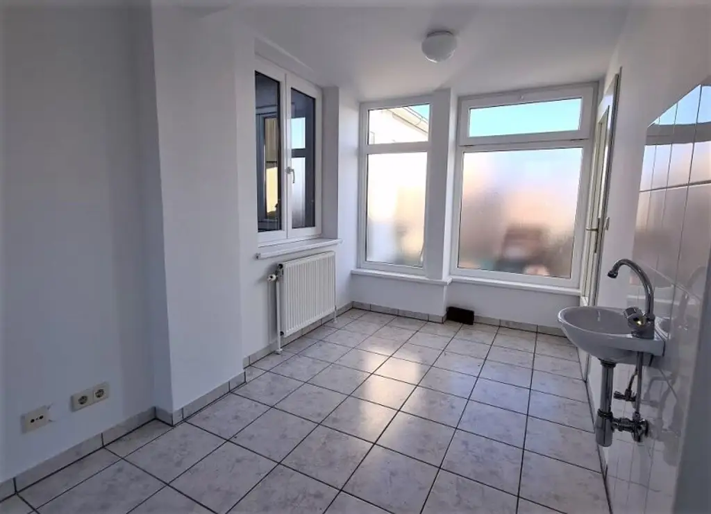 TERRASSENHIT, DACHGESCHOSS, 81 m2 Maisonette mit 12 m2 Terrasse, 3 Zimmer, Küche, Galerie, Wannenbad, Augarten-Nähe