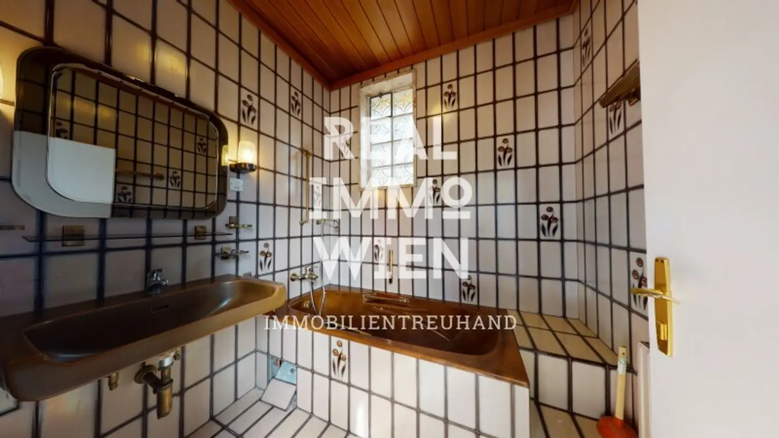 Sehr schönes Einfamilienhaus mit großen Garten im 23. Bezirk!!! 360° - 3D Besichtigung!!!