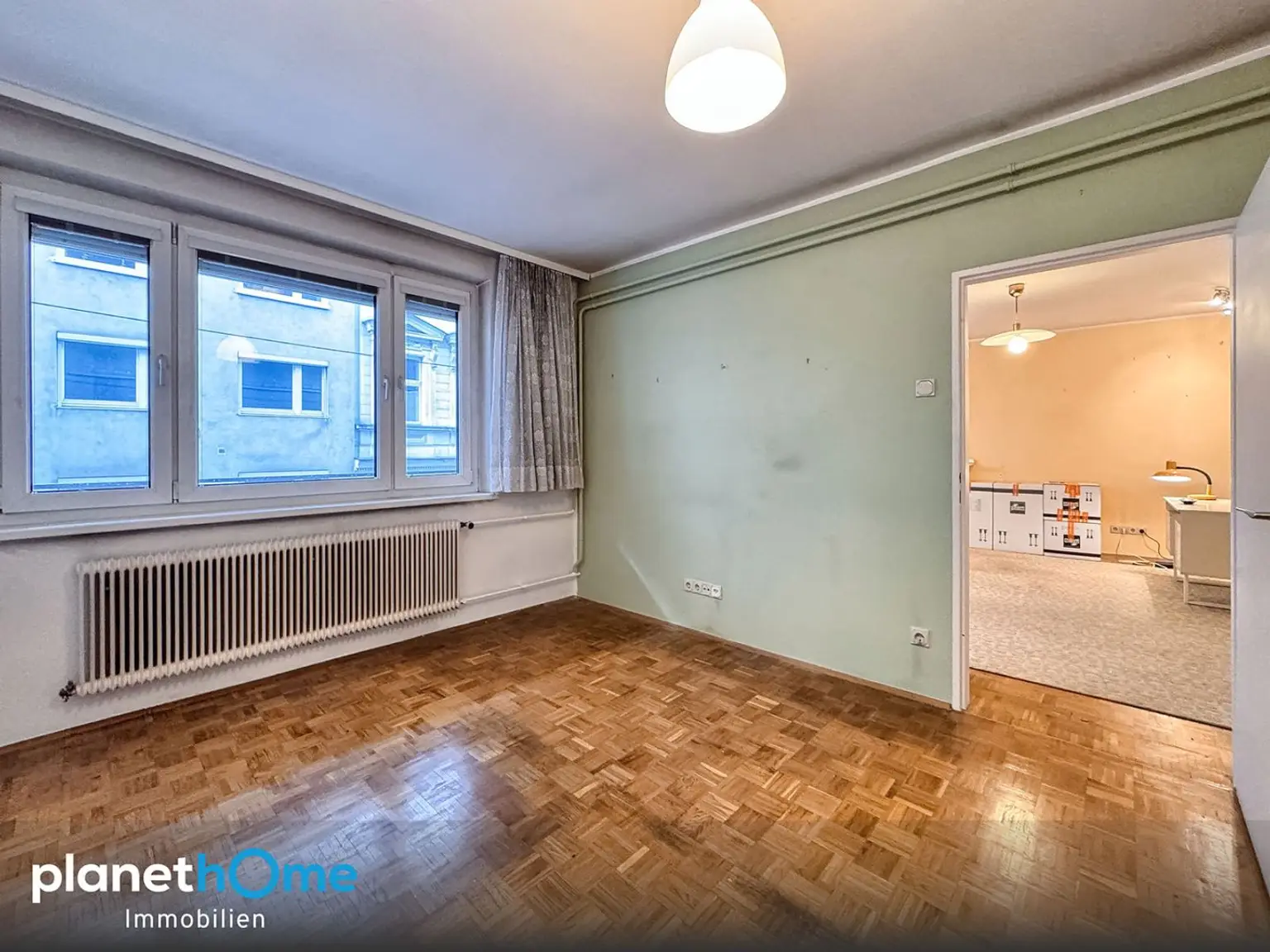Schlafzimmer strassenseitig