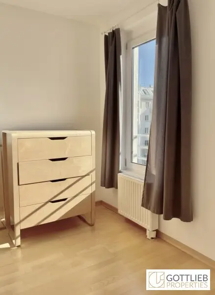 Grünruhelage nahe Arenbergpark! Teilmöblierte 2-Zimmer-Wohnung mit Loggia in Stockwerkslage