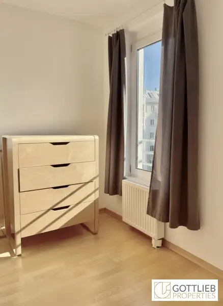 Grünruhelage nahe Arenbergpark! Teilmöblierte 2-Zimmer-Wohnung mit Loggia in Stockwerkslage