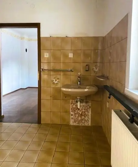 Einfamilienhaus am Stadtrand von Gloggnitz! Garten und romantisches Nebengebäude!