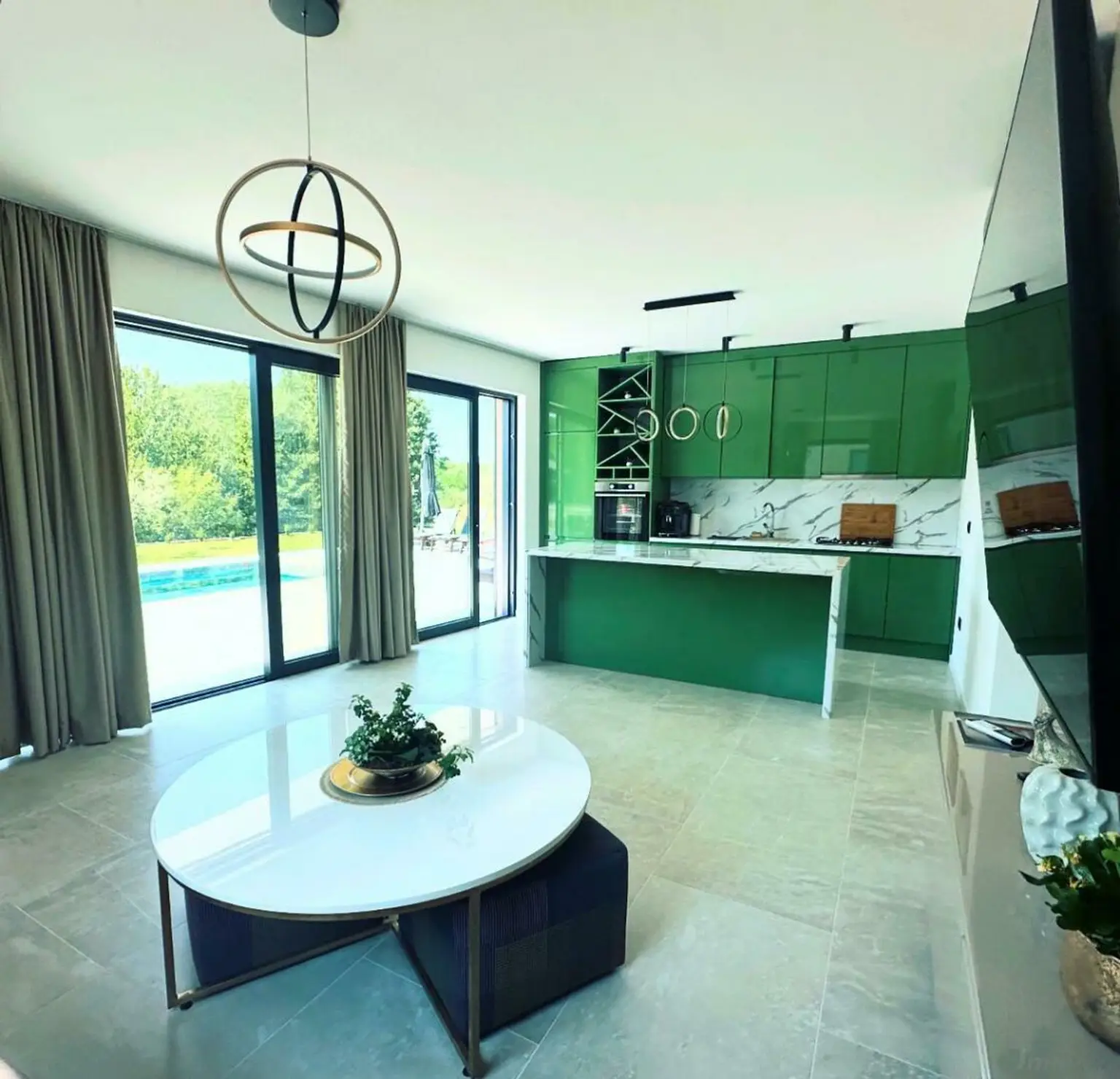 7E809D90-C04B-48D4-A7BC-3C03D65C7F3B