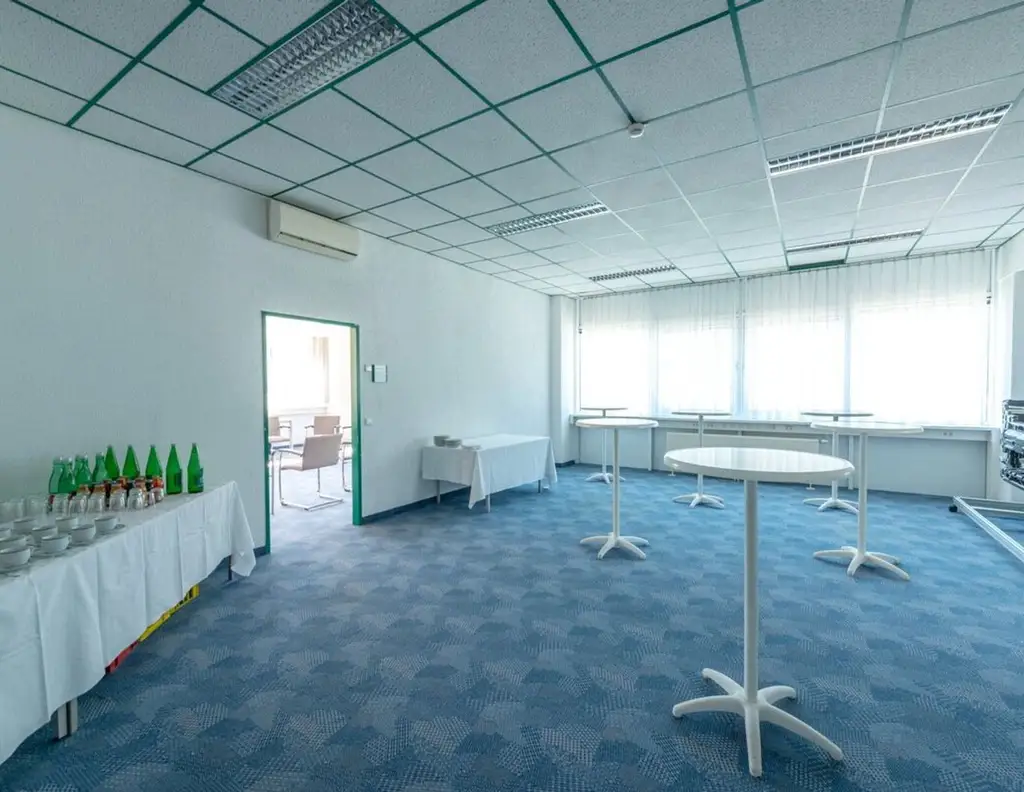 Große anpassungsfähige Büroflächen zu mieten