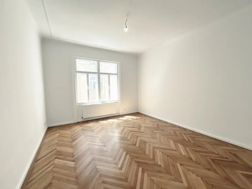 Wohnung in Wiener Bestlage | Frisch Saniert - in Erstbezugszustand! | Völlige Ruhelage im Innenhof