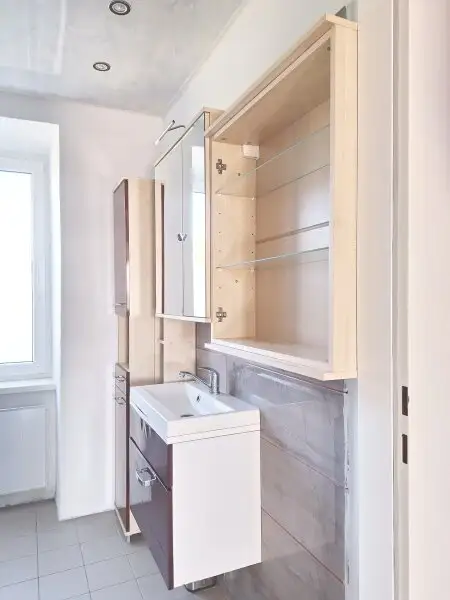 Sanierte  4 Zimmer Wohnung im Haus mit einem großen Garten