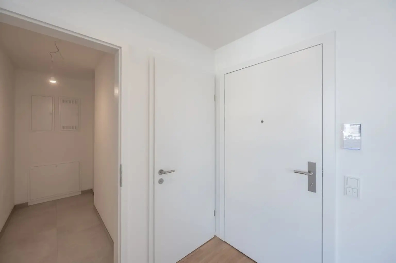 ++MOLLARD 50++ Stylish 3-room Apartment in Prime City Location (1/25)