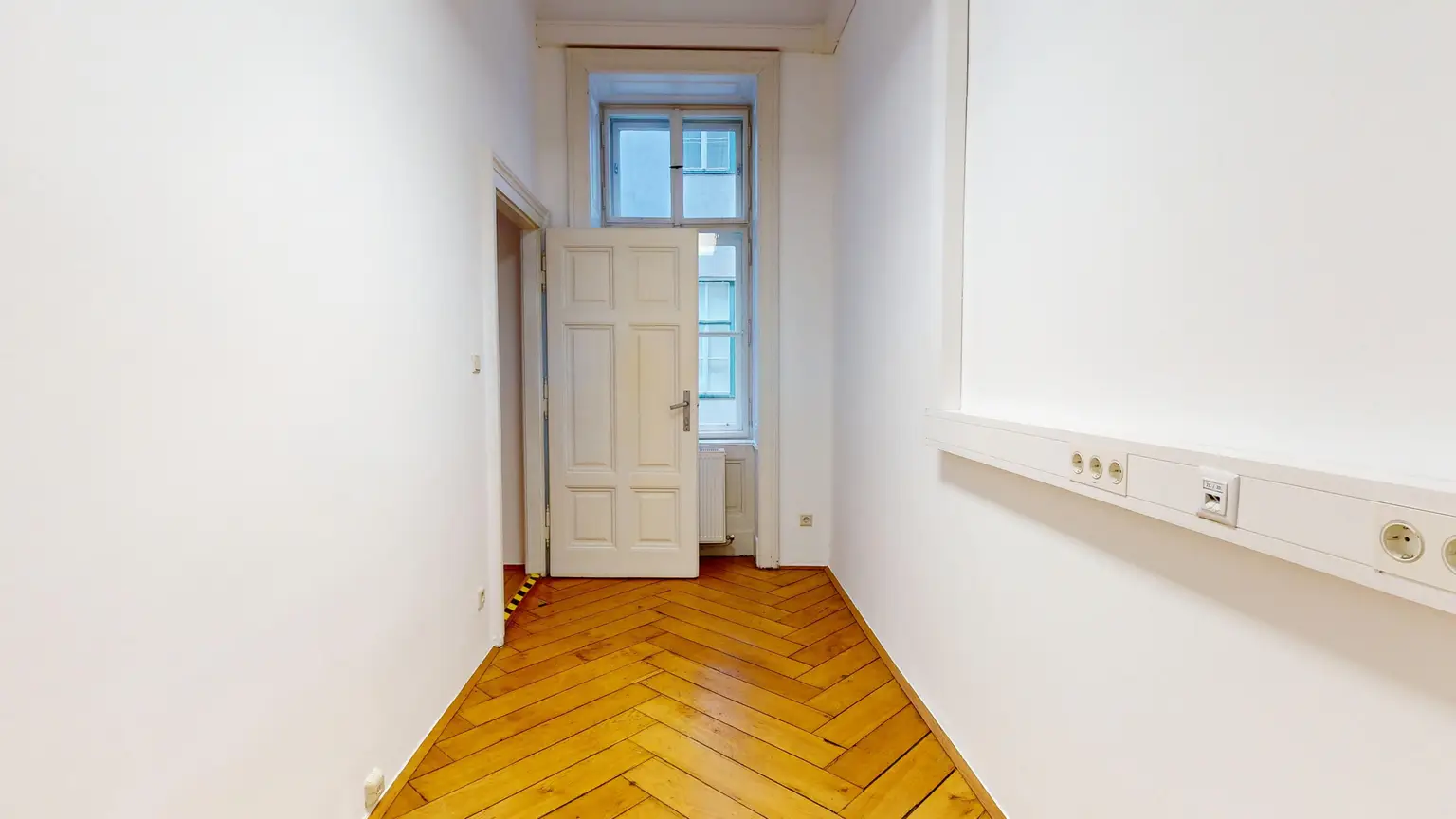 Elisabethstraße: Büroräumlichkeiten in repräsentativem  Altbau - EDV-Verkabelung - U2/U3-Anbindung - Burggarten Nähe