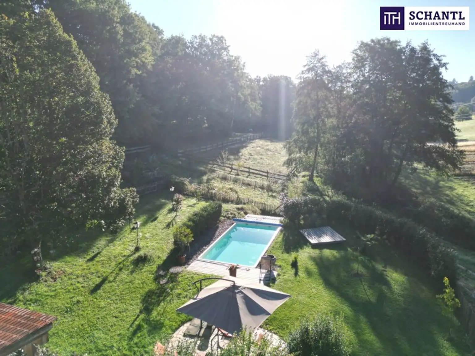 SENSATIONELLES JUWEL! Exklusiver Vierkanthof im Thermenland Steiermark – Wohnen, Reiten & Leben mit Pool und Natur!