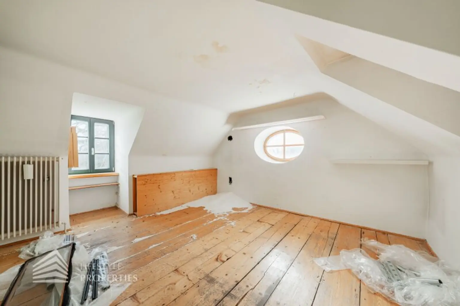 Exklusives Baugrundstück in einzigartiger Lage mit Einreichplanung!