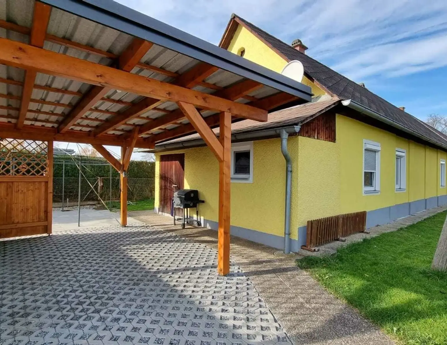 Attraktives Zinshaus mit großzügigem Baugrundstück - Top-Lage zwischen Leibnitz und Graz! Provisionsfrei für die Käufer!
