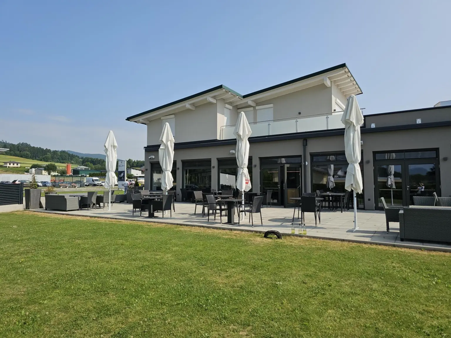 DAS HUNNENBRUNN - hochinteressantes Restaurant und 2 großzügige Wohnungen