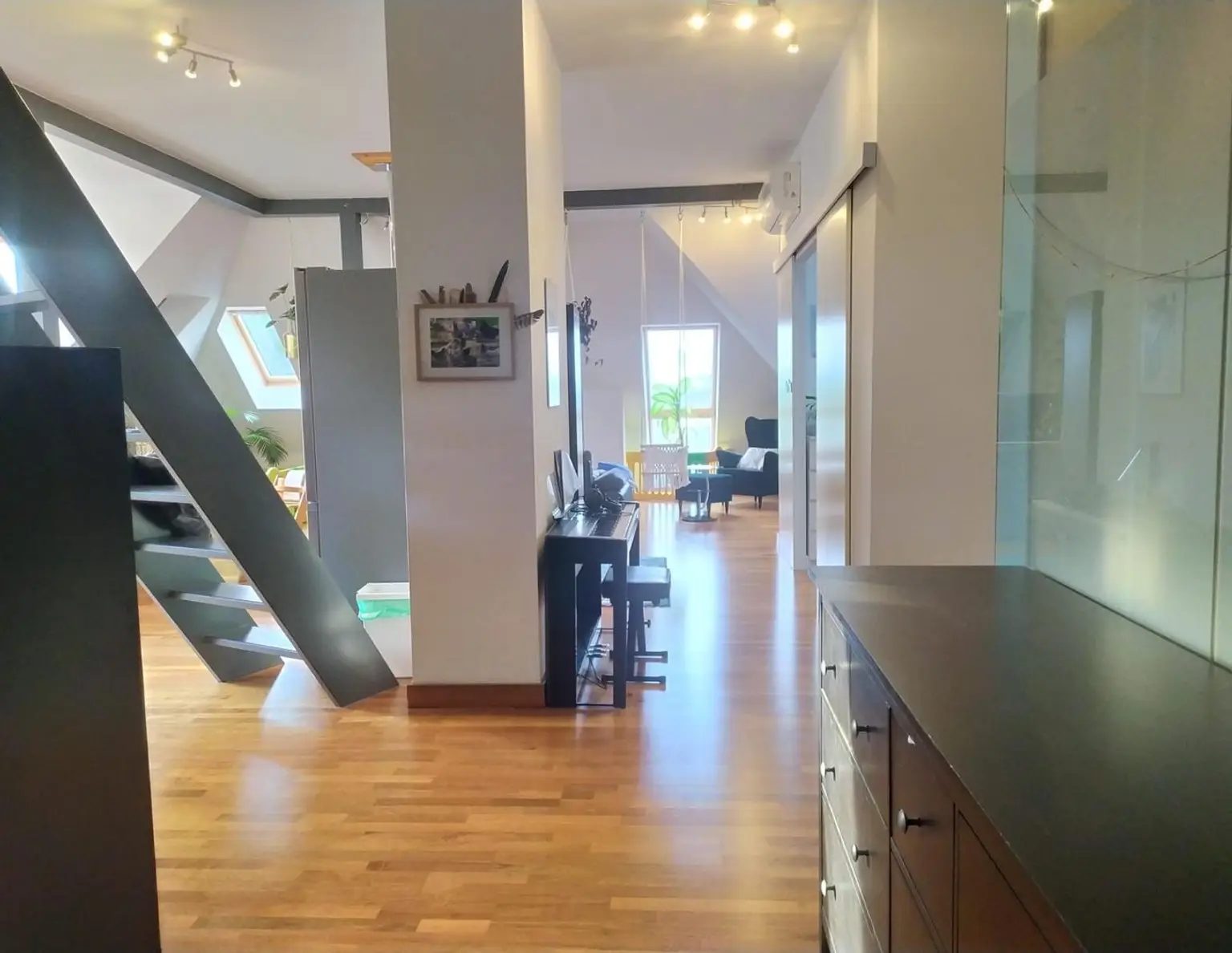 MIETE! Moderne Dachgeschosswohnung in Aussichtslage!