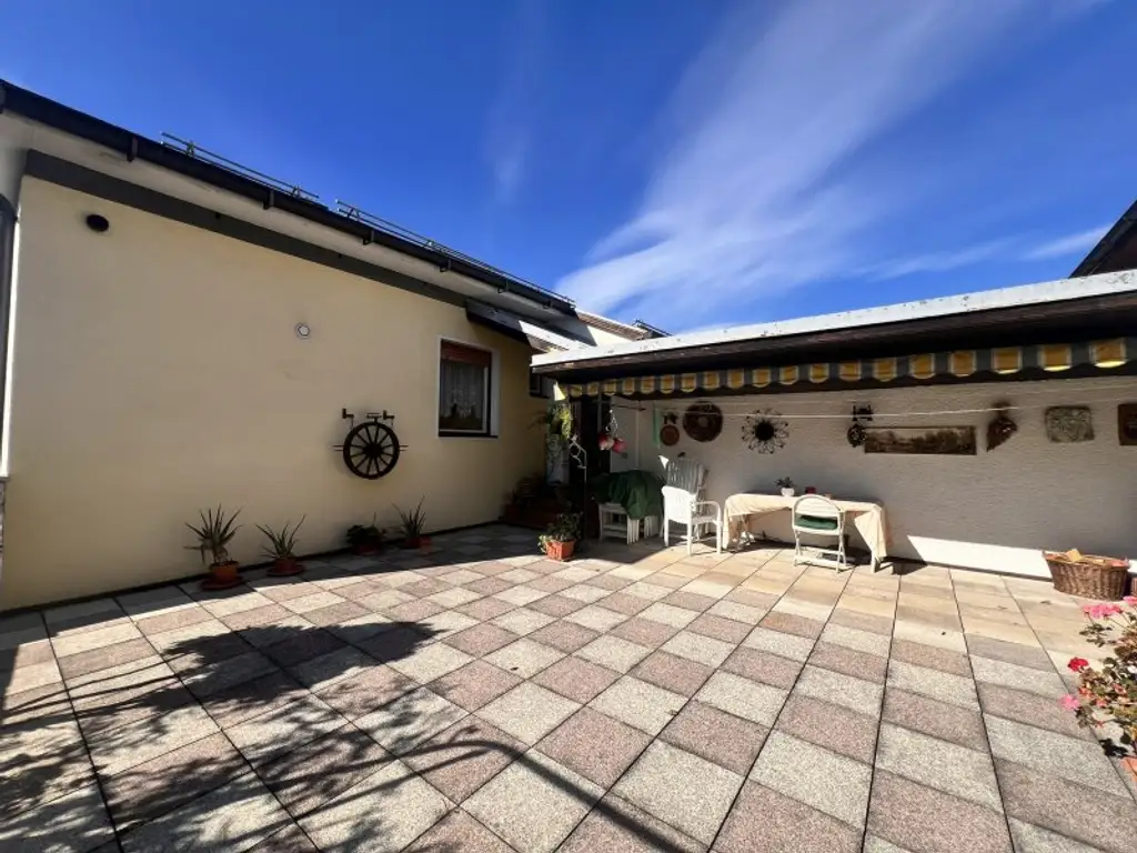 Geschäftshaus mit Wohnung + privatem Wohnhaus mit Pool und wunderschönem Garten – vielseitig nutzbar und top gelegen