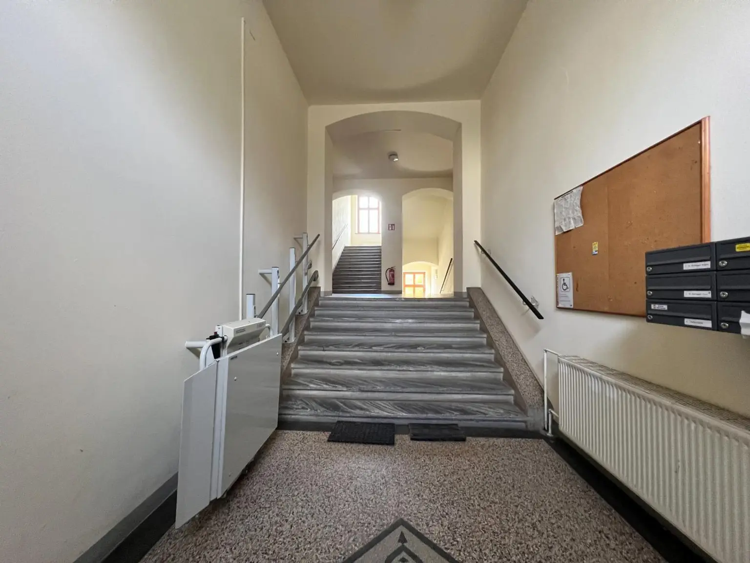 Eingangsbereich mit Treppenlift