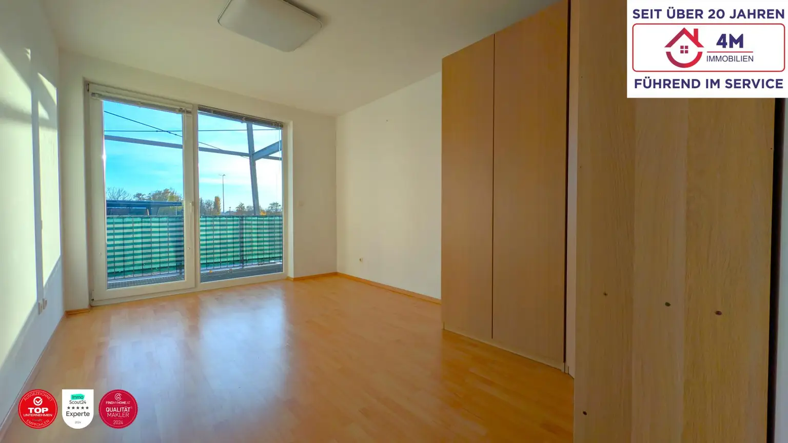 🌳Wohnen im Grünen, leben in Stadtnähe: Stilvolle 3 Zimmer Maisonette mit Terrasse, Balkon privatem Seezugang und Garage🌅