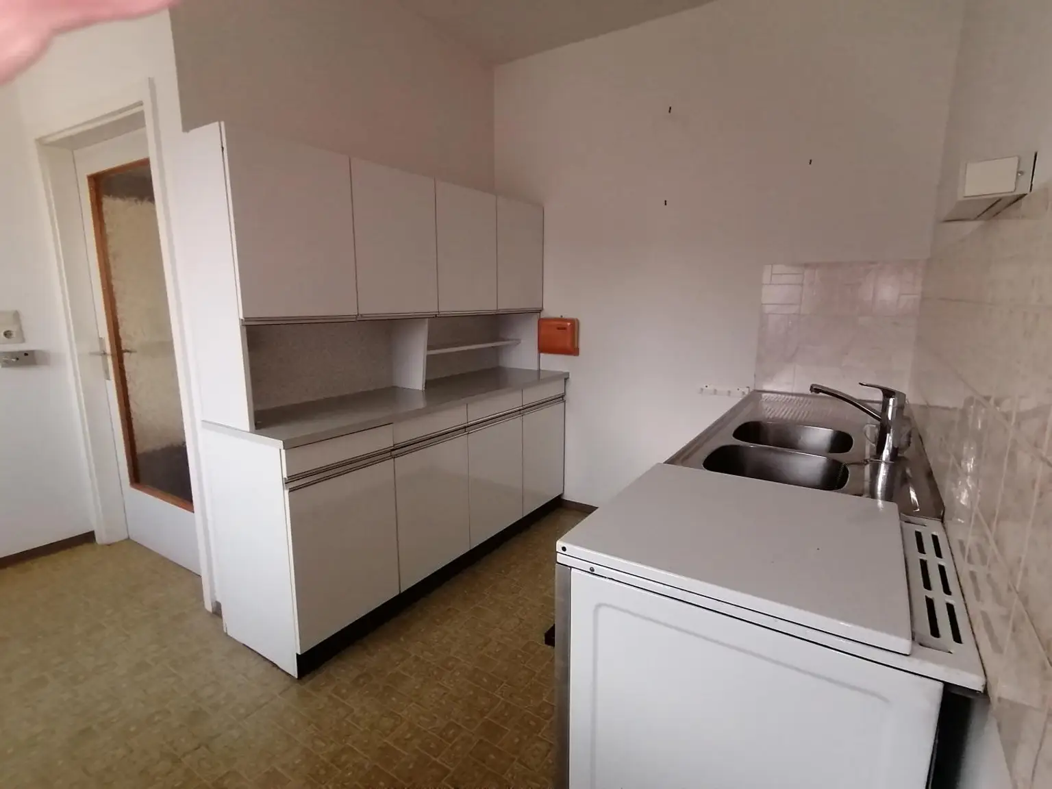Wohnung mit Sanierungsbedarf – 74 m² Wohnfläche + Loggia und Kellerabteil