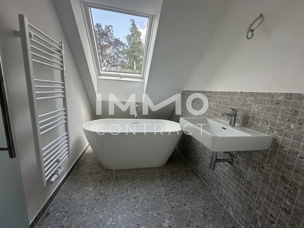 EIN WAHRES FAMILIENPARADIES - 4 ZIMMER MAISONETTE MIT GARTEN und BALKON!
