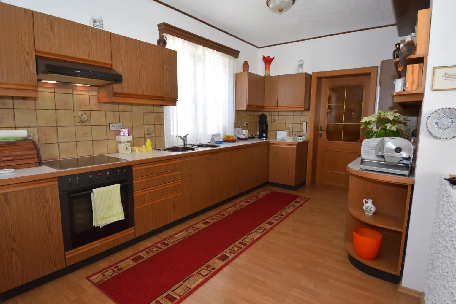 gepflegte Einbauküche