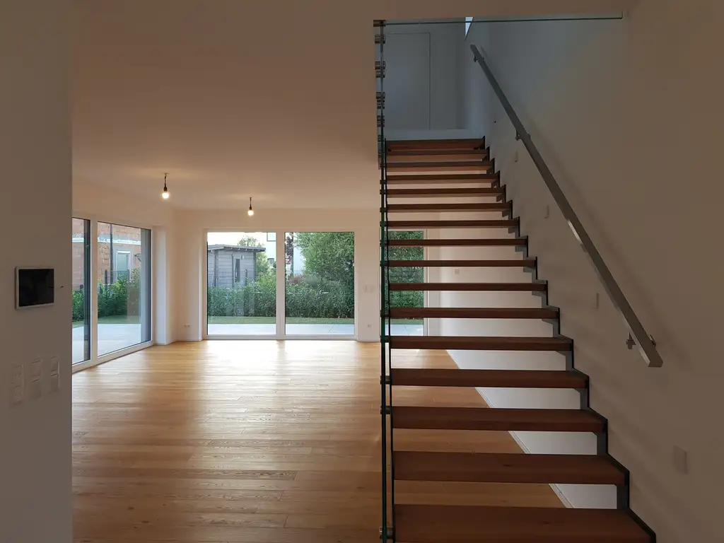 PERFEKTES, MODERNES, NEUES TRAUMHAUS IM ERSTBEZUG AM FELSER SEE