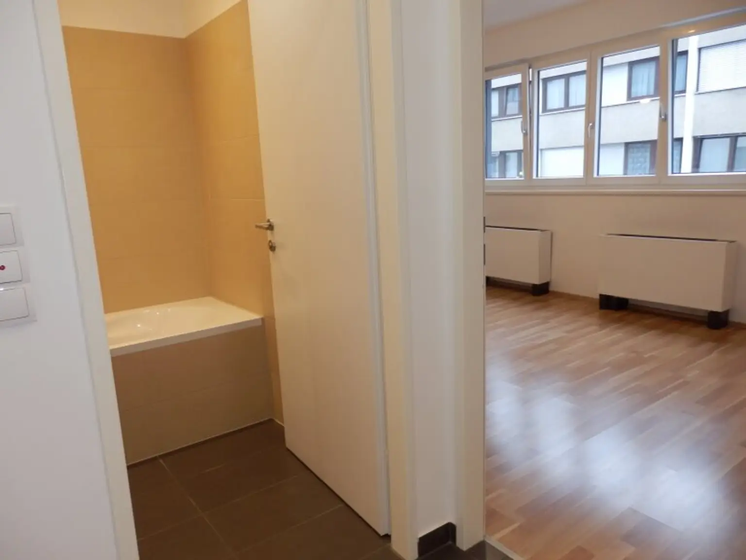 FEINE 2 Zimmer NB Wohnung, GENIALE AUFTEILUNG