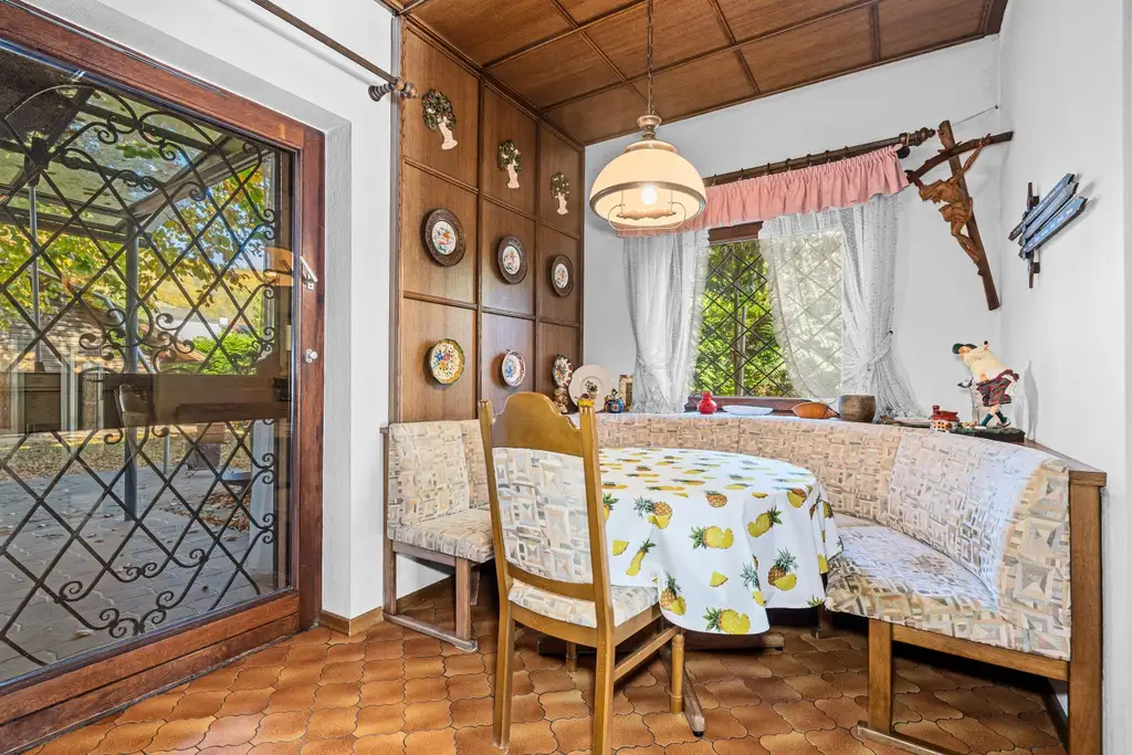 "Lage, Lage, La(n)genzersdorf! - Haus mit Pool auf Eigengrund"