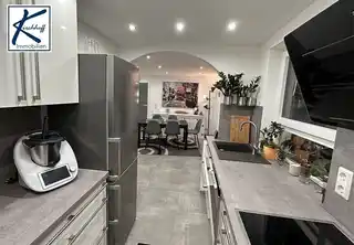 Küche mit Blick ins Esszimmer
