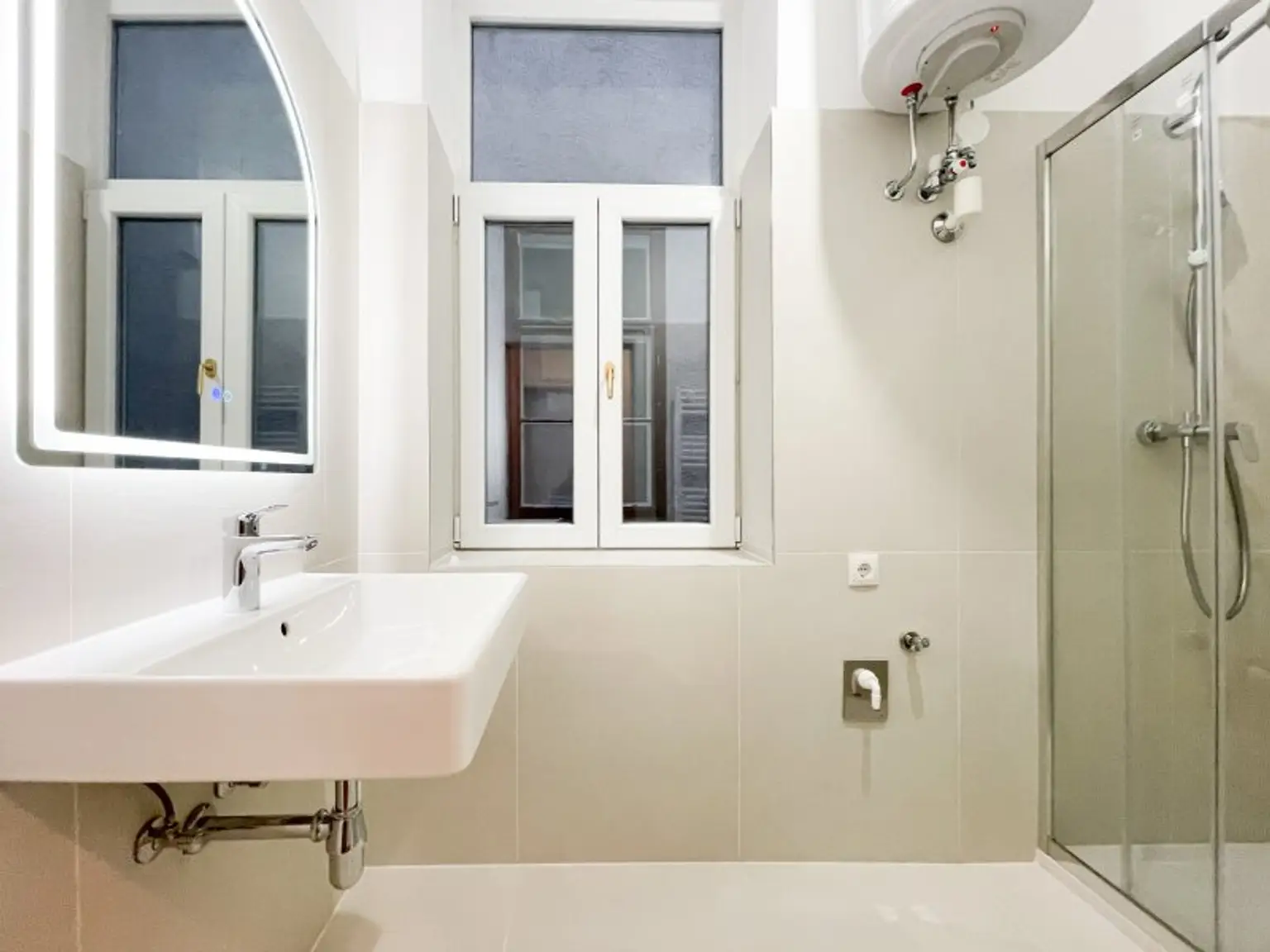 ALTBAU-TRAUM IN WÄHRING – 2,5 ZIMMER • LIFT KOMMT! • TOP LAGE HOFSTATTGASSE