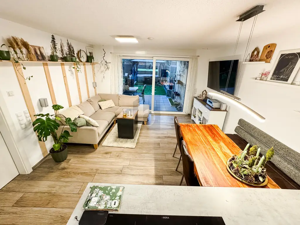 TRAUMHAFTER GARTENHIT IN TOP LAGE UND GRENZNAH