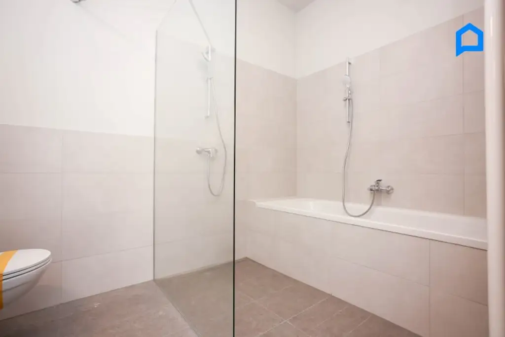 ERSTBEZUG, JETZT einziehen! Kernsanierter Albau mit modernster Ausstattung ab 41 m² -148m² Wohnfläche, 2-4 Zimmer plus Nebenräume, Etagen- und DG Wohnungen, Kurzzeitvermietung möglich !
