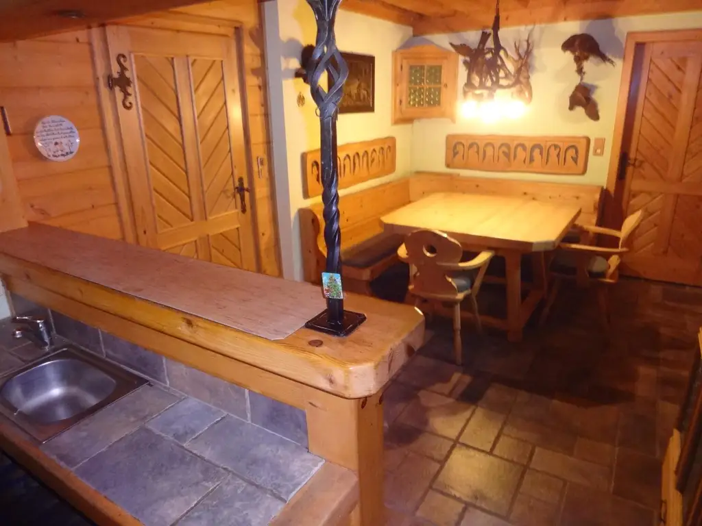 GROSSES LANDHAUS MIT SCHÖNEM GARTEN!