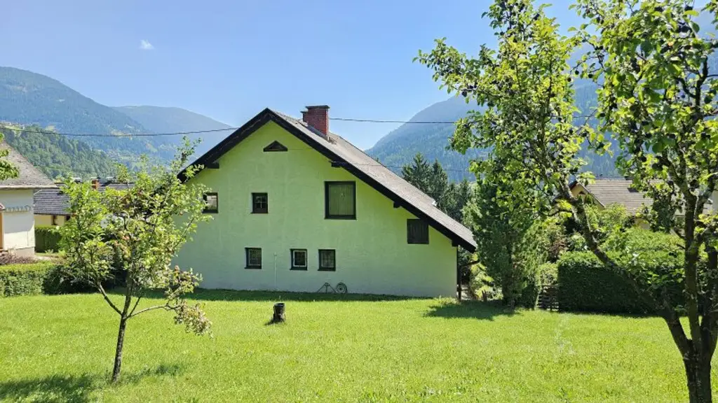 Charmantes Sanierungsobjekt in Radenthein: 5 Zimmer, Balkon und viel Potenzial!