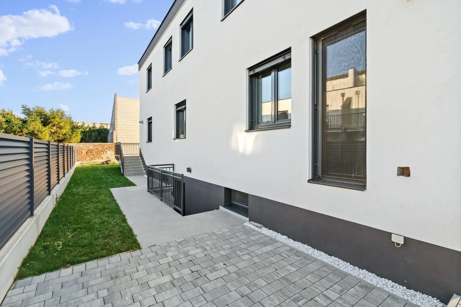 "Exklusives Einfamilienhaus in Mannswörth – Luxus, Komfort und Lebensfreude unter einem Dach"