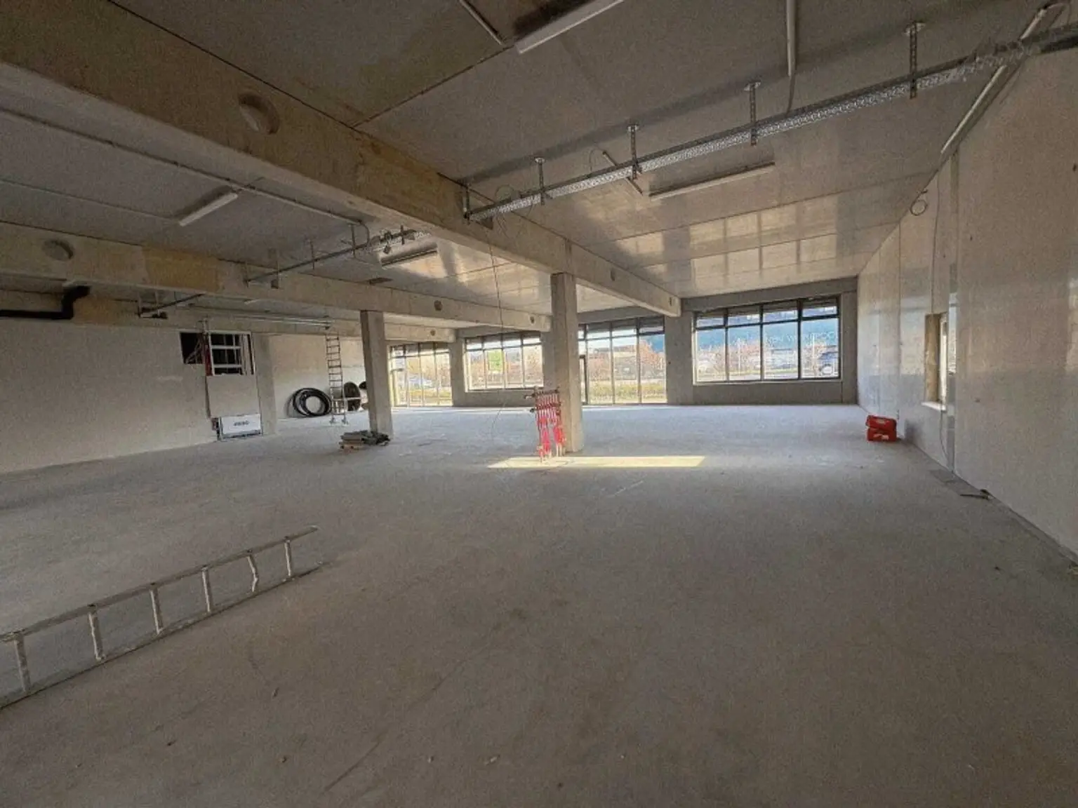 Vielseitig nutzbare Gewerbefläche in Welser TOP-Lage unmittelbar an der B1 – Erstbezug!!