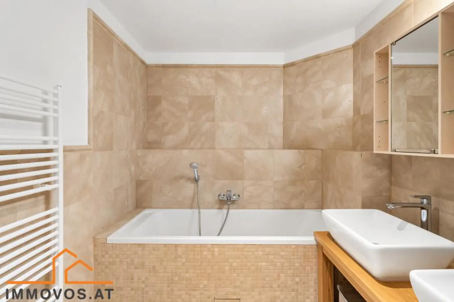 Badezimmer auf Ebene 2