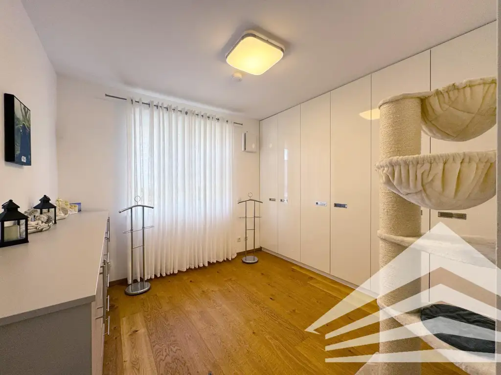 Exklusive 3 Zimmerwohnung mit traumhaftem Privatgarten im Zentrum von Pasching