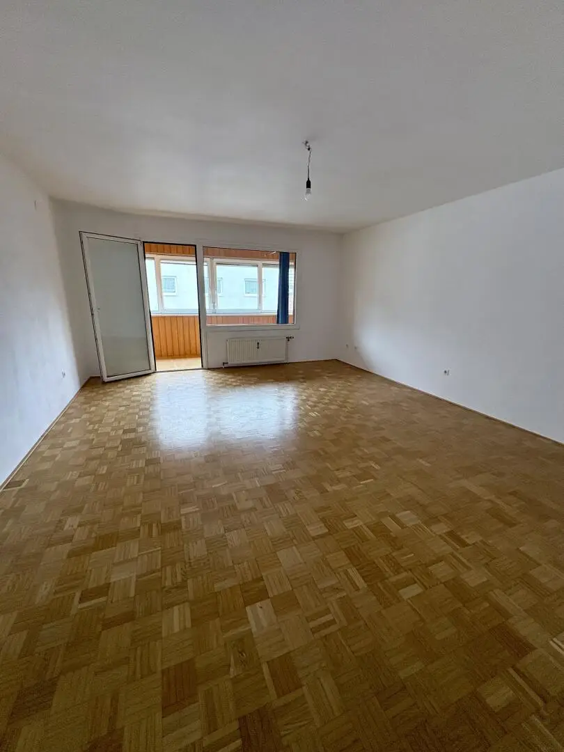Geidorf: Großzügige 4 Zimmer-Mietwohnung, verglaste Loggia, WEG geeignet.