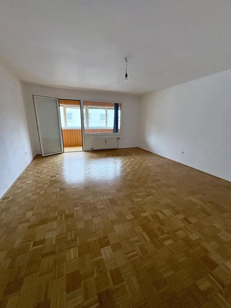 Geidorf: Großzügige 4 Zimmer-Mietwohnung, verglaste Loggia, WEG geeignet.